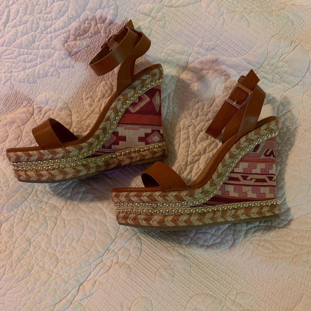 Aztec print wedges!! Worn once!!